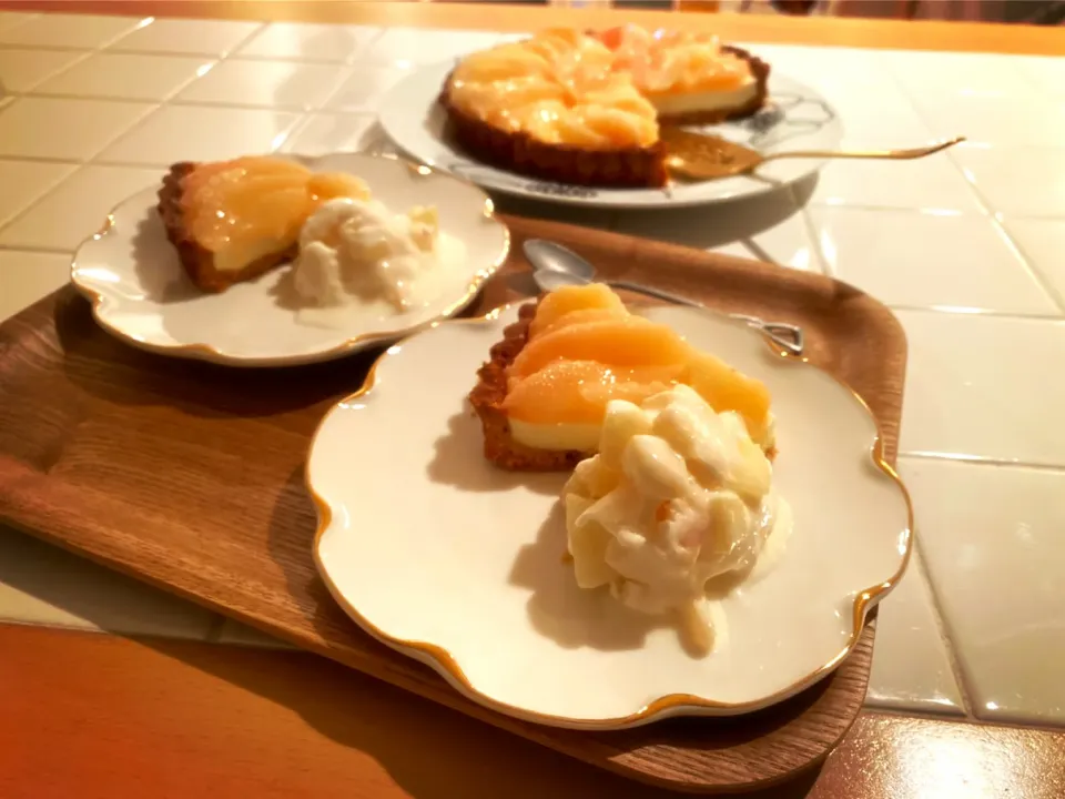 桃のレアチーズタルト🥧🍑|はる꒰(๑´•.̫ • `๑)꒱さん