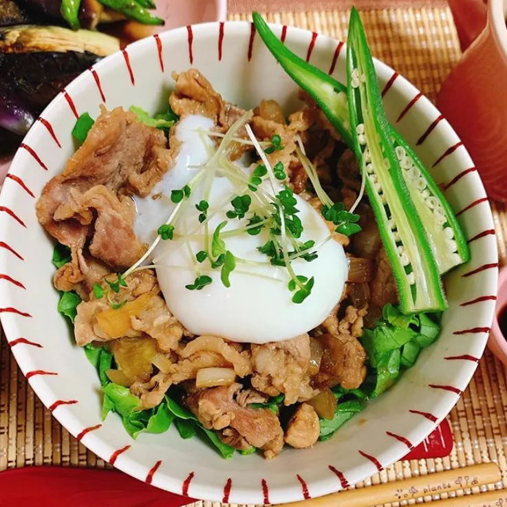 Snapdishの料理写真:温玉乗せの豚丼|みるさん