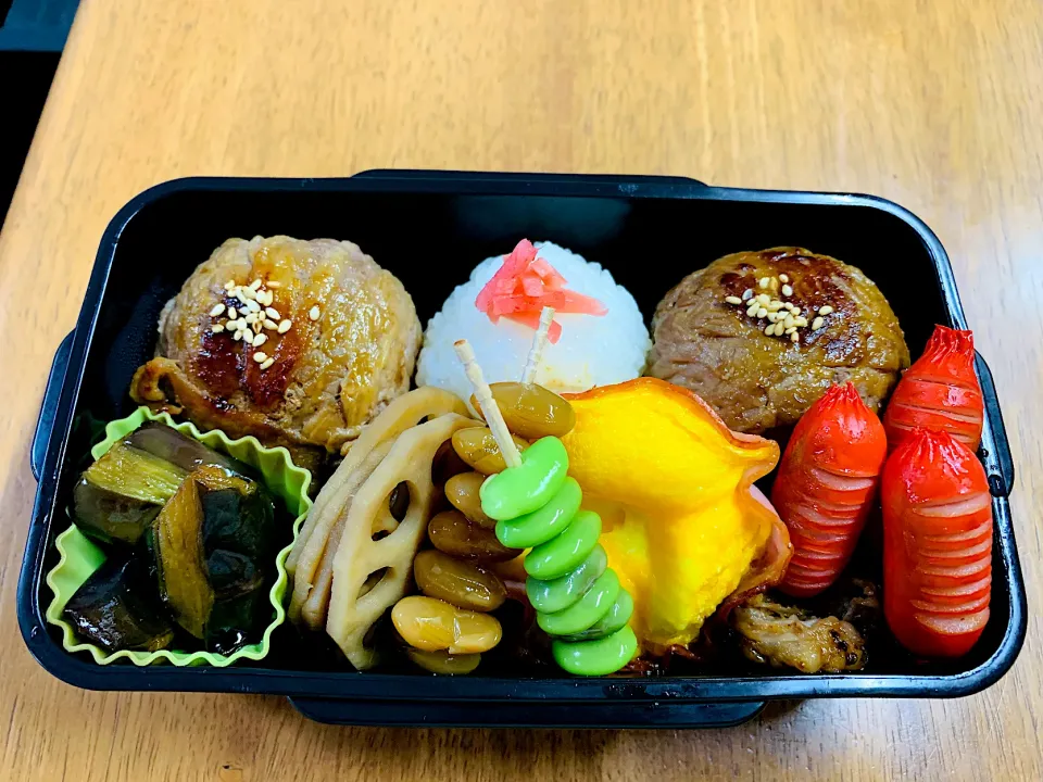 Snapdishの料理写真:肉巻きおにぎり弁当|はなみちさん