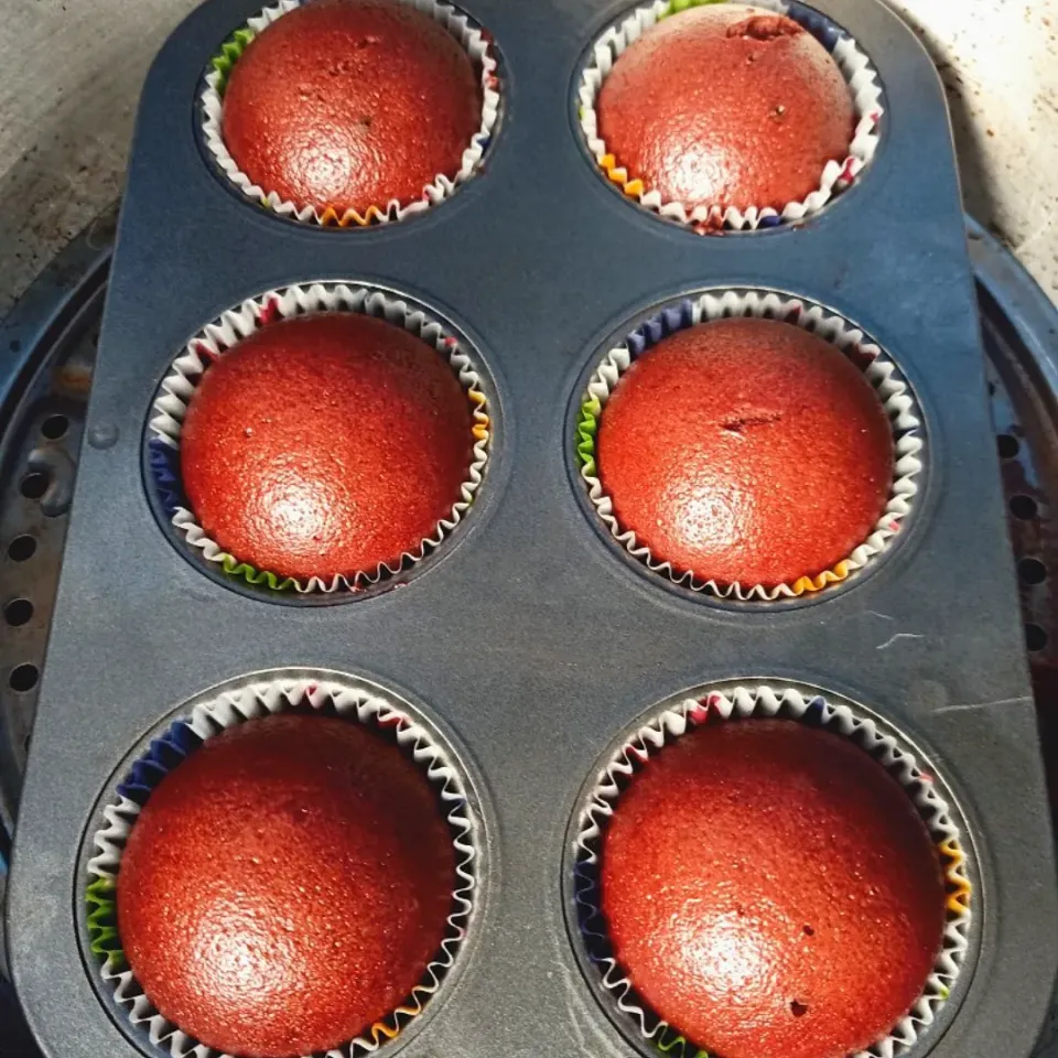 Moist Red Velvet Cupcakes|Jazelle Snow's Sweets & Cakesさん