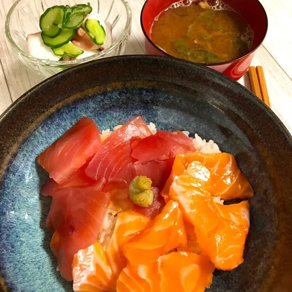 まぐろとサーモンの漬け丼|ポンポンダリアさん