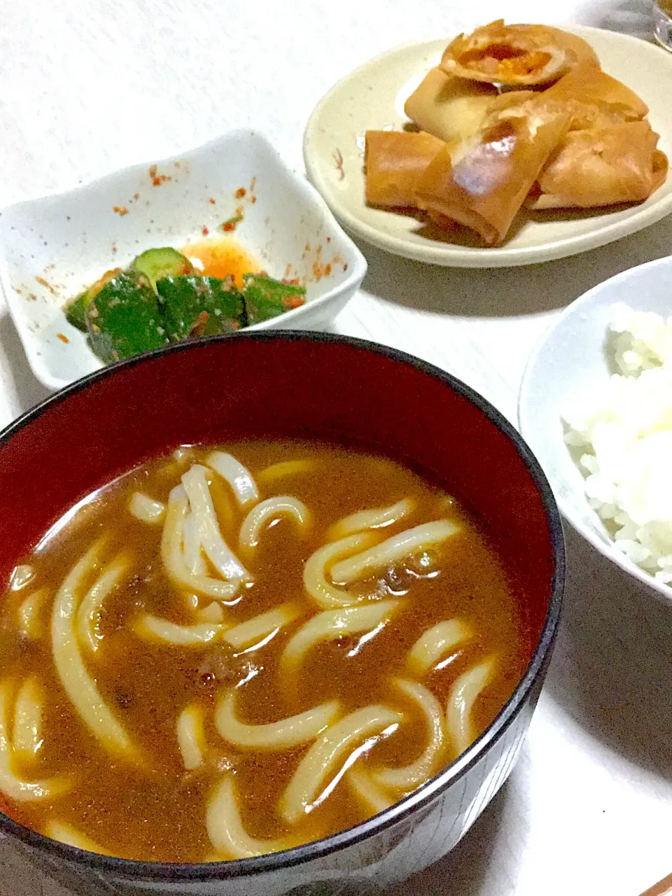 一人晩御飯、カレーうどん、キムチきゅうり、チリ春巻き|Ayaさん