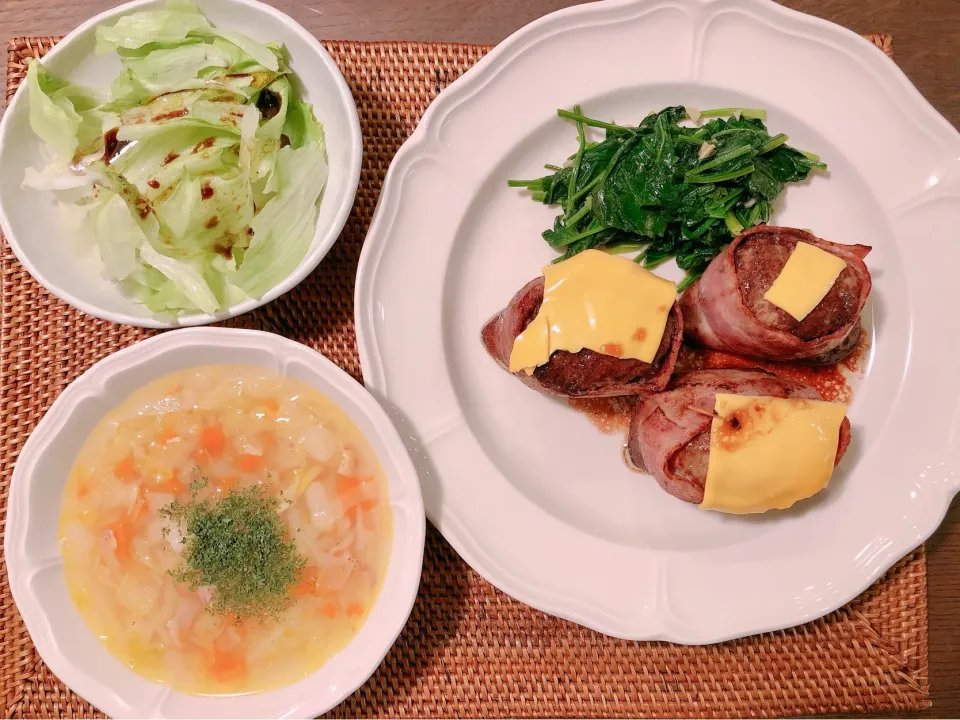 Hamburg wrapped in bacon with cheddar cheese on top,Spinach butter sauté,soup and salads|taka-chanさん