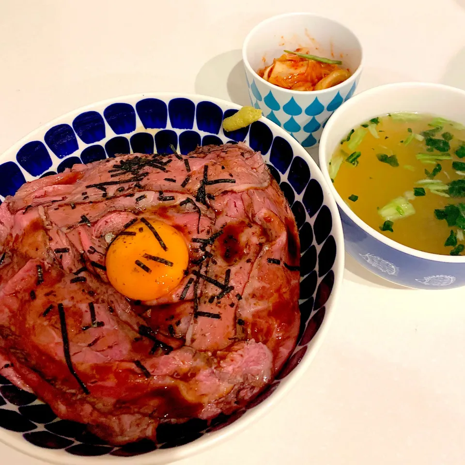 ローストビーフ丼☆キムチ☆お味噌汁|とまこ(*^o^*)さん