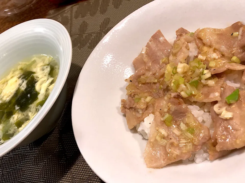 ネギ塩豚丼とわかめスープ|amiさん