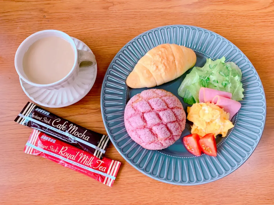 ある日の朝食🥞☕️✨|nacchan♪さん