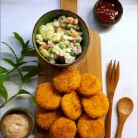 chicken nuggets and salad|meryanさん