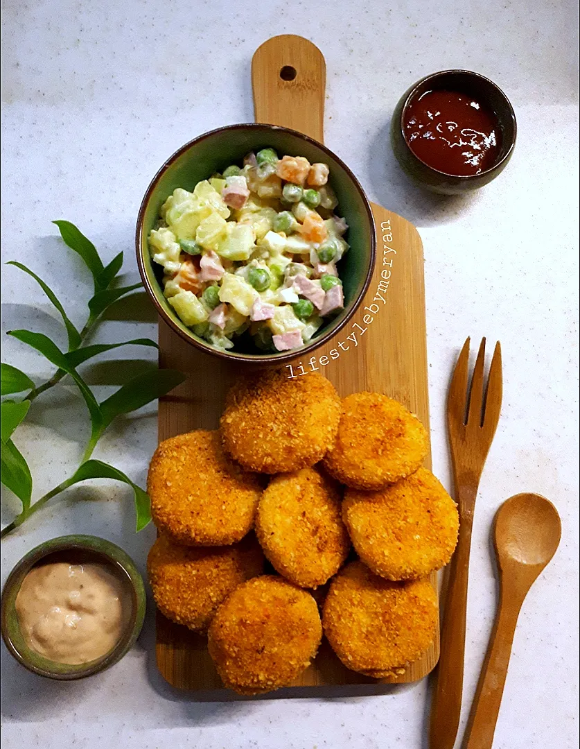 chicken nuggets and salad|meryanさん