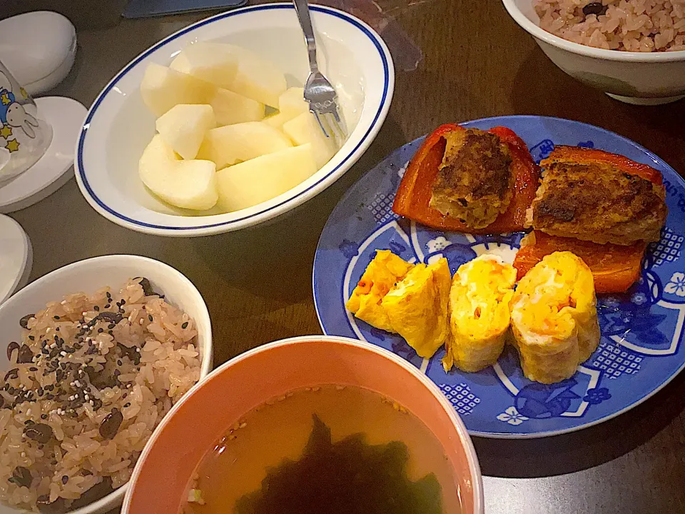 Snapdishの料理写真:お赤飯　胡麻塩　わかめスープ　パレルモの肉詰め　干し海老の出し巻き卵　梨|ch＊K*∀o(^^*)♪さん