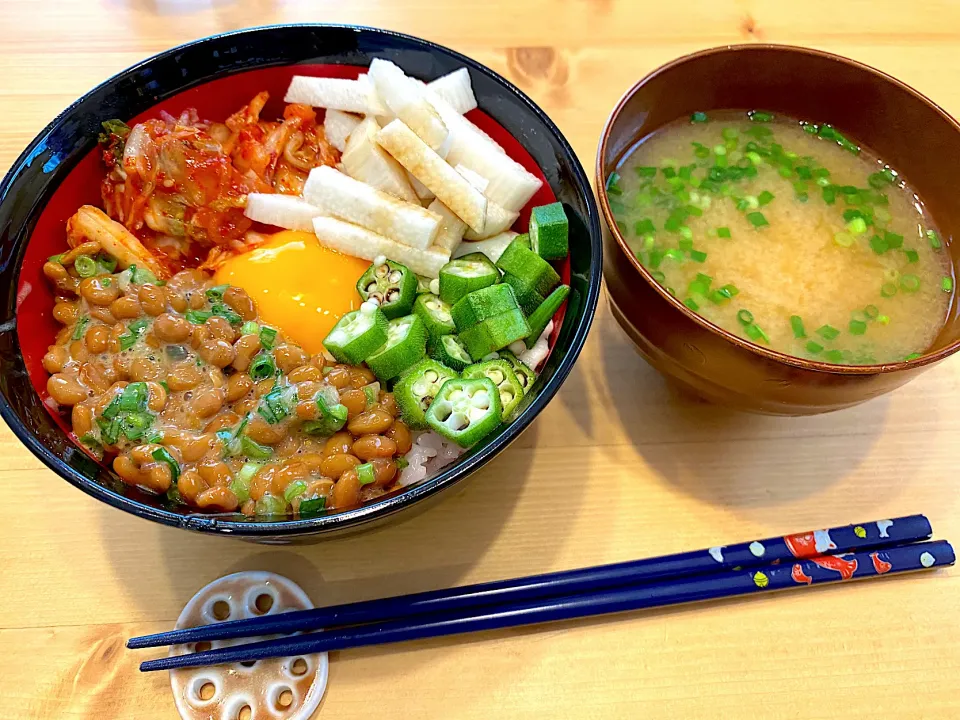 ネバネバキムチ納豆丼としじみの味噌汁|Kouji  Kobayashiさん