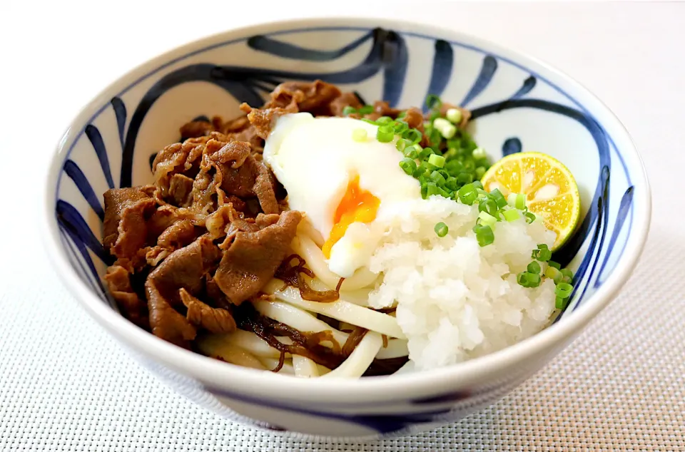 Snapdishの料理写真:温玉肉ぶっかけうどんもすぐ|かおるさん