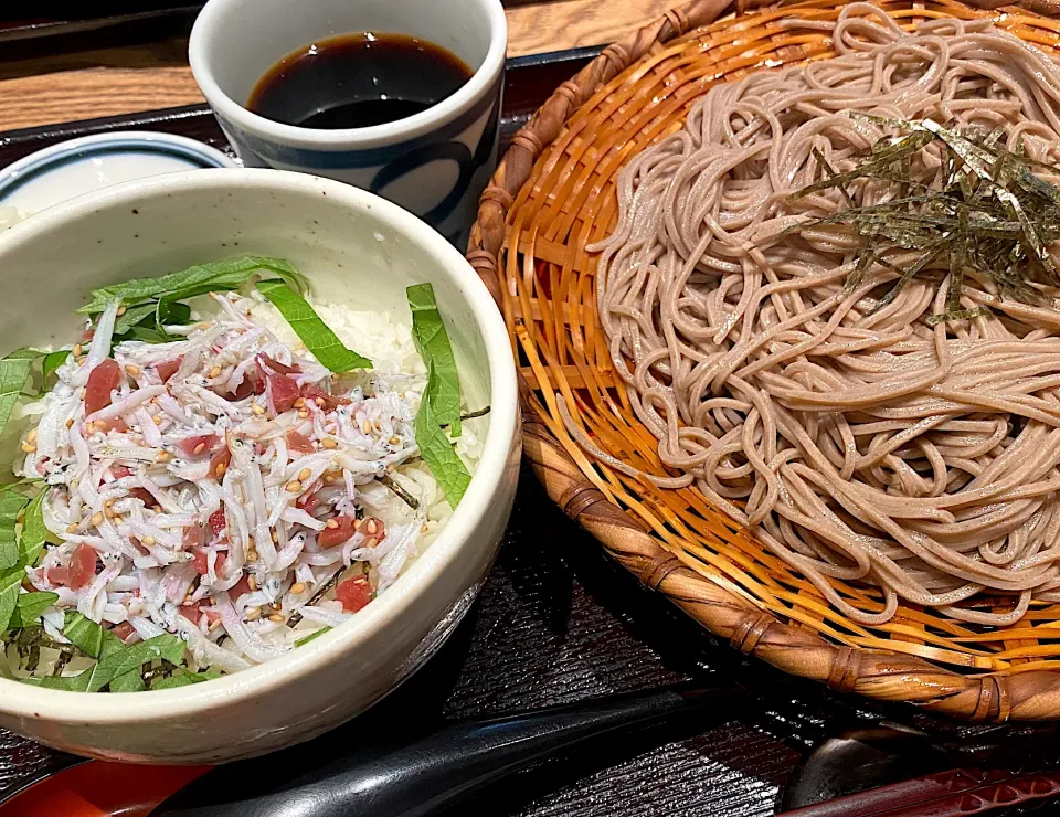 Snapdishの料理写真:梅しらす丼＆ざるそば|にゃあ（芸名）さん