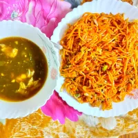 Schezwan Noodles with chicken hot &sour soup|Dhanshreeさん