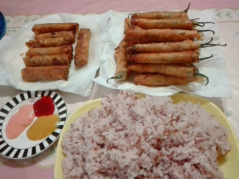 Snapdishの料理写真:lumpia with redrice|Jonah Mae Linganさん