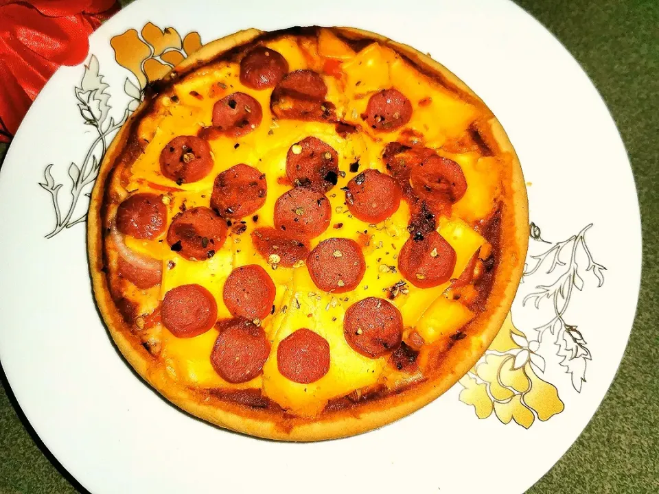 double layer sausage pizza 😍|Anamika's Kitchen And Vlogさん