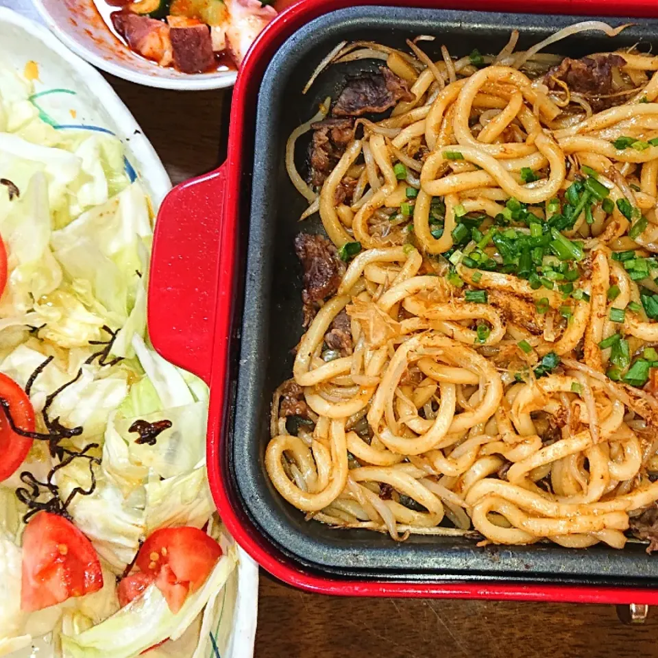 焼きうどん
 塩昆布キャベツ😃

 焼きうどんは
焼く前に やわやわに
 煮てから 焼きます😅|miimiさん