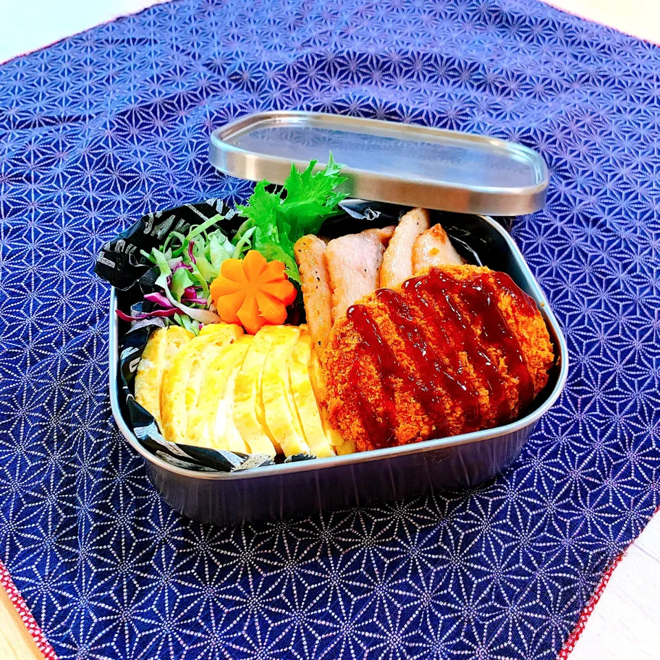 塩だれ豚バラ焼肉とコロッケのっけ弁当✴︎|あやみんさん