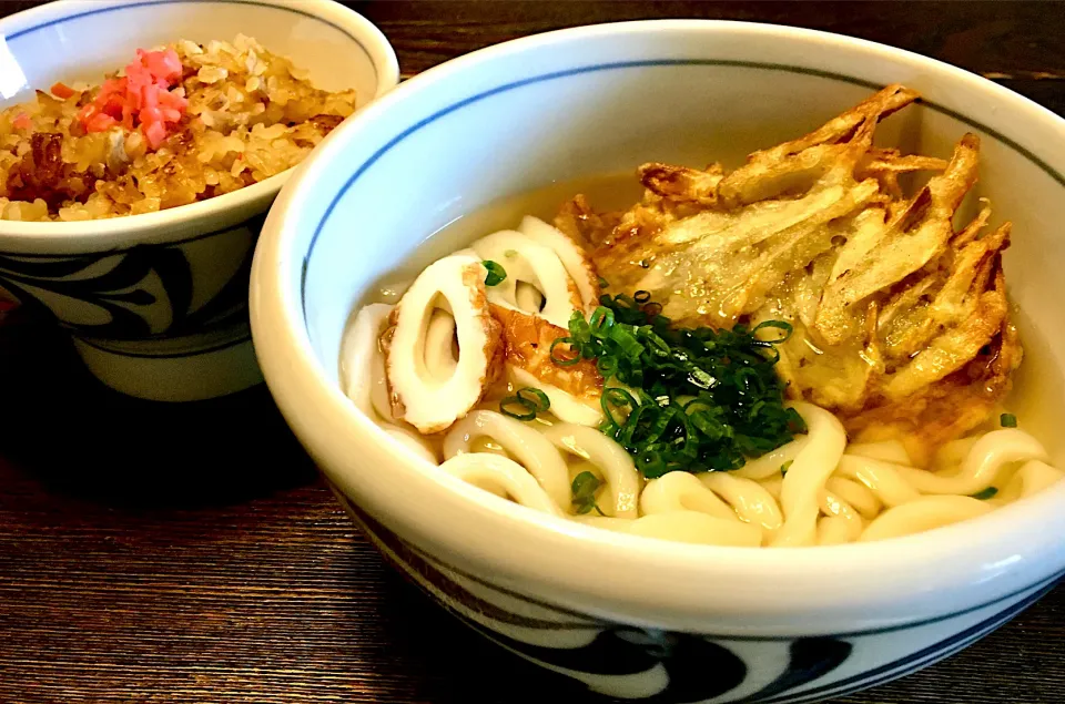 博多のうどん屋風？ うどん定食                           (ごぼ天うどん、鶏飯)|mottomoさん