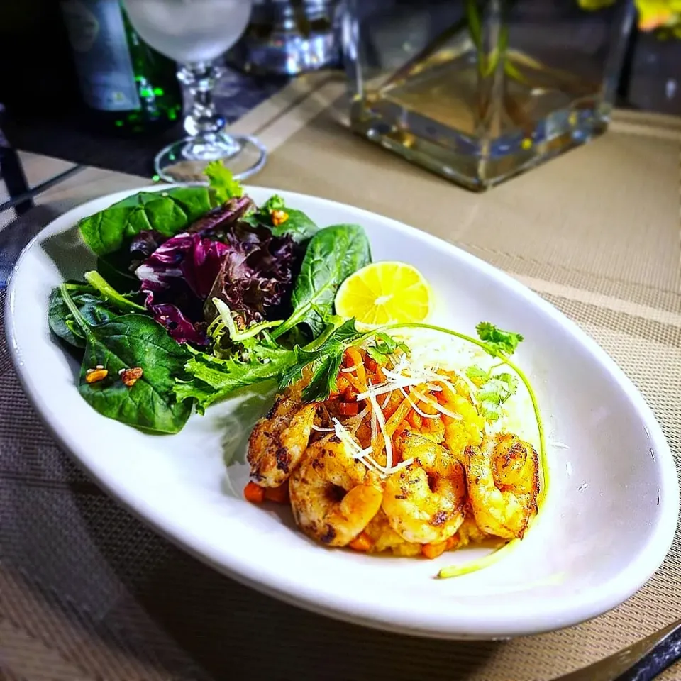 Sun-dried Tomato Polenta with Shrimp ad seasonal greens topped with pear, gorgonzola, and candied walnuts.|Jbunny Caféさん