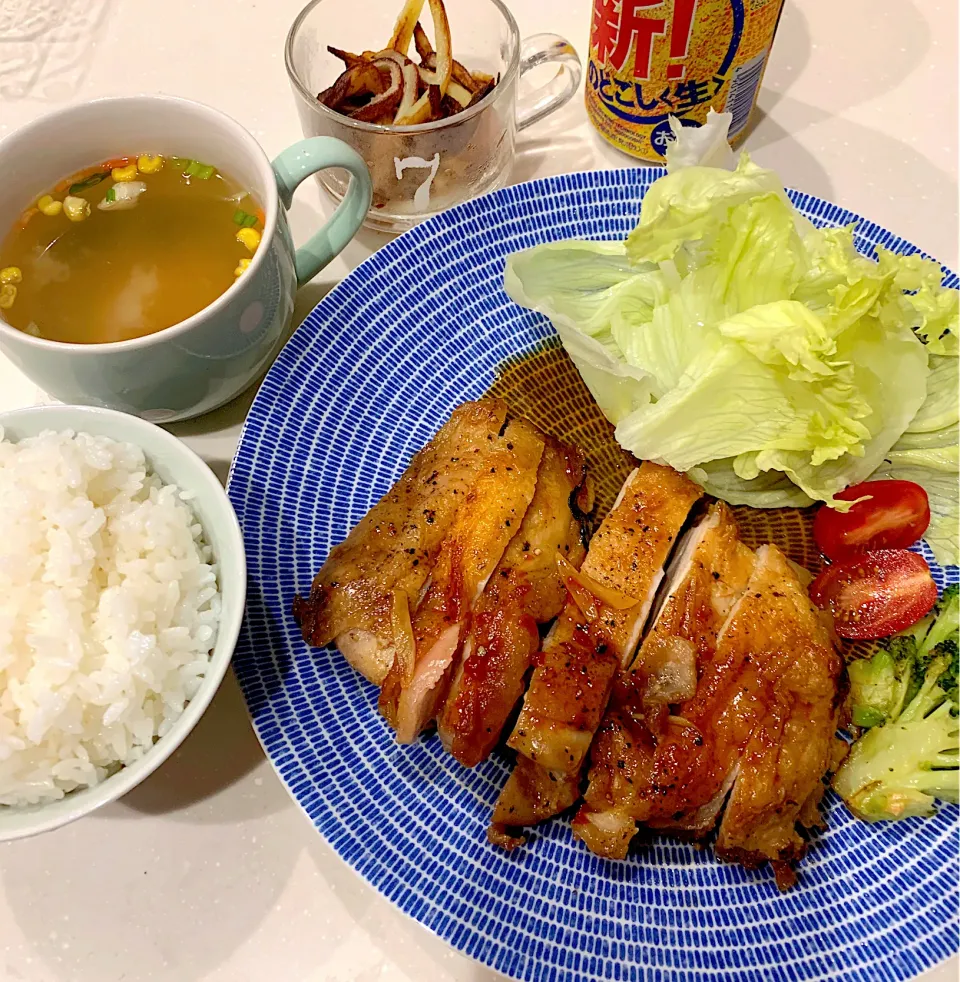 夜ご飯☺︎サラダ＆ガーリックチキン☆じゃがいものガレット風☆インスタントお味噌汁☆旦那飯|とまこ(*^o^*)さん