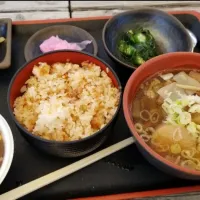 Snapdishの料理写真:イモ煮と牛ベコ汁定食|🌠キタザワ🌠さん