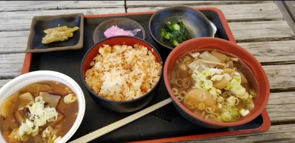 イモ煮と牛ベコ汁定食|🌠キタザワ🌠さん