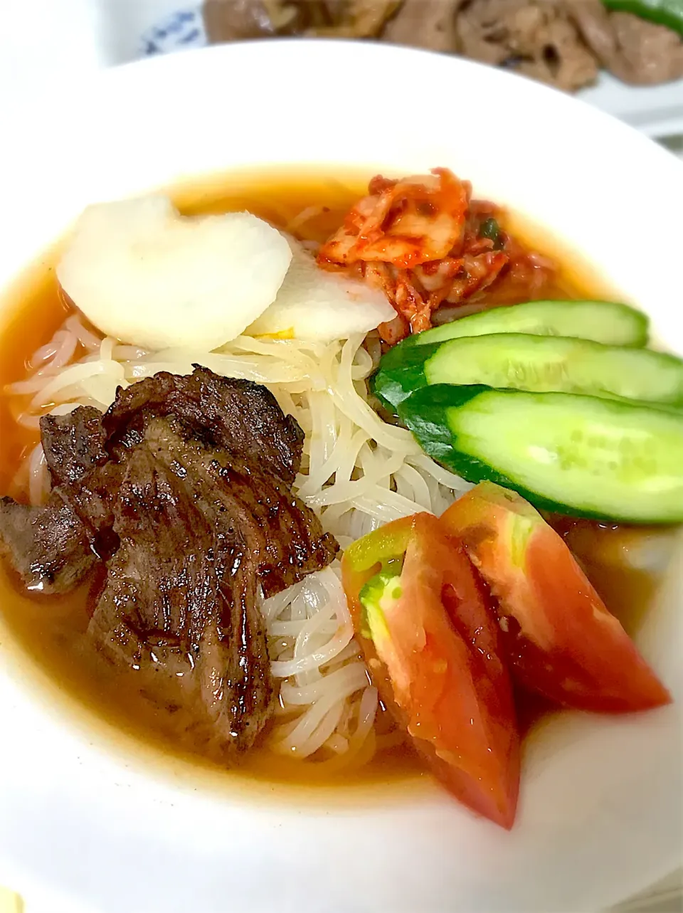 盛岡冷麺 タレでしっかり焼いた牛肉載せ|カピバラおやじさん