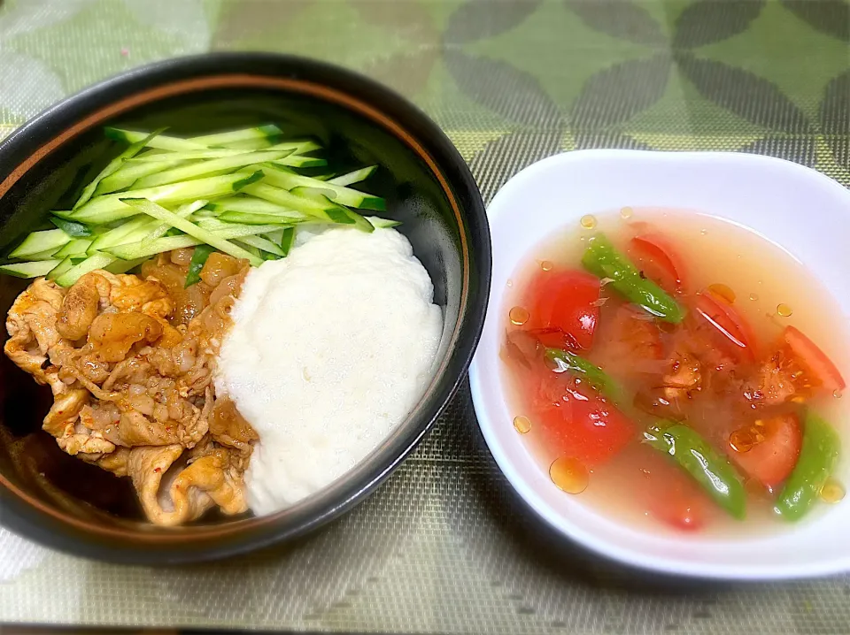 豚しゃぶとろろ丼　　　トマトとスナップえんどうの冷たいお味噌汁|まるちゃんさん