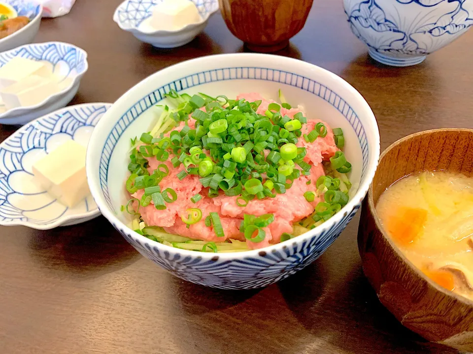 ネギトロ丼　お味噌汁　冷奴|NAKATAさん