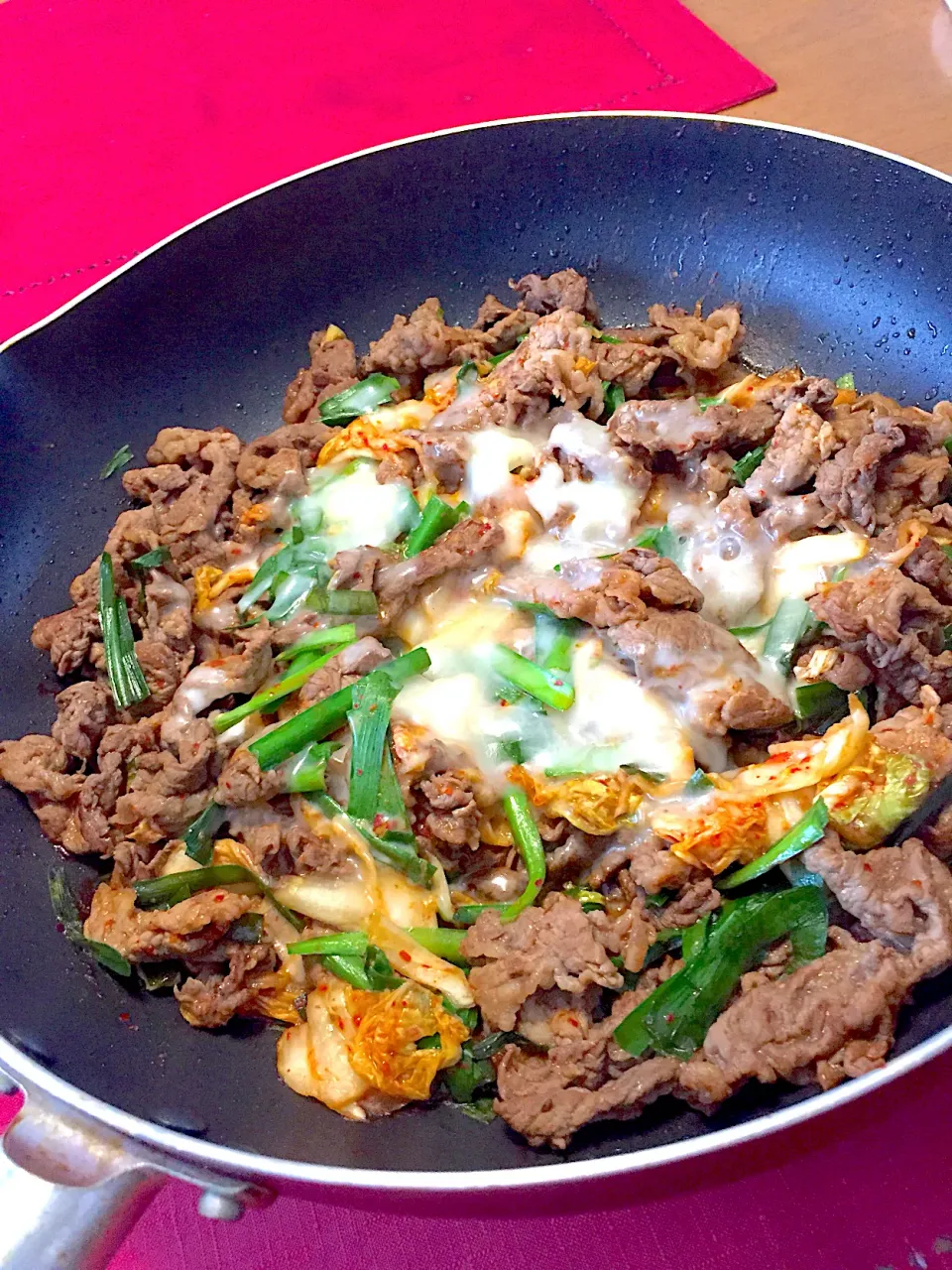 牛肉とキムチのチーズ焼き🍀|おかちさん