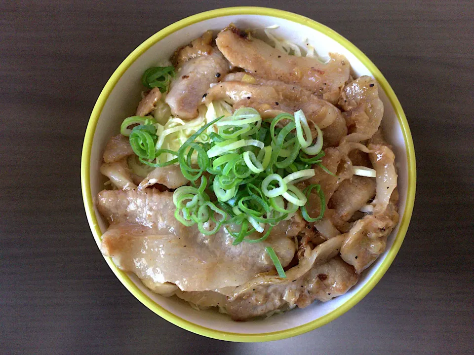 豚バラ塩焼肉丼|ばーさんさん