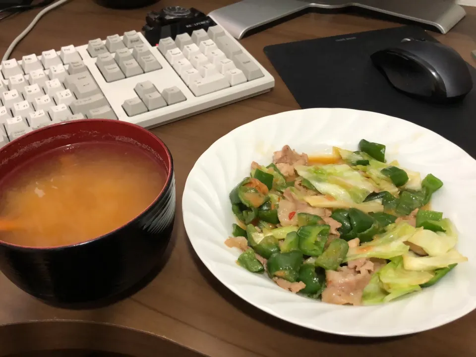 Snapdishの料理写真:回鍋肉・人参とジャガイモの味噌汁|a-parkさん