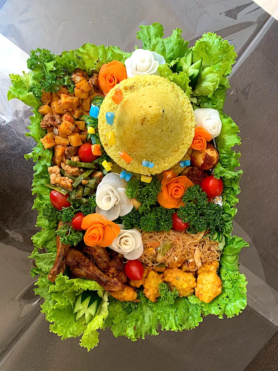 Snapdishの料理写真:Birthday tumpeng|yeni kartikasariさん