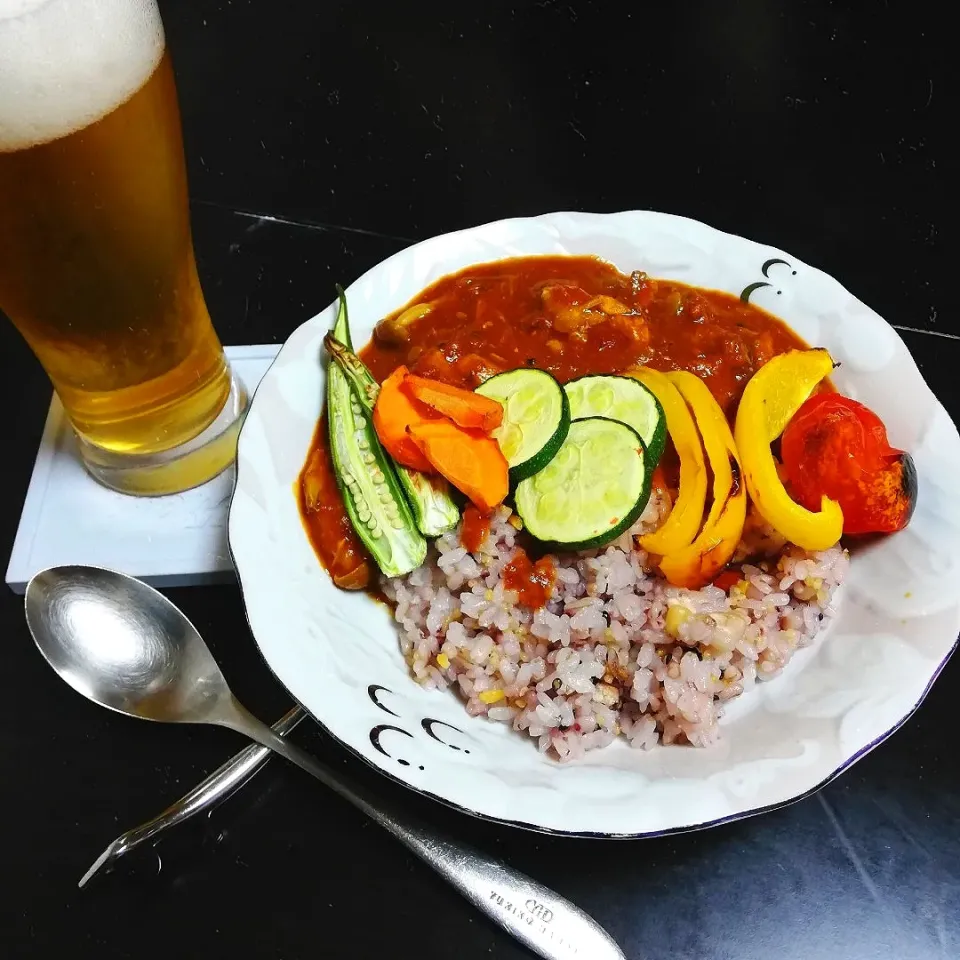 グリル夏野菜と鯖缶カレー🍛|さぴょんさん