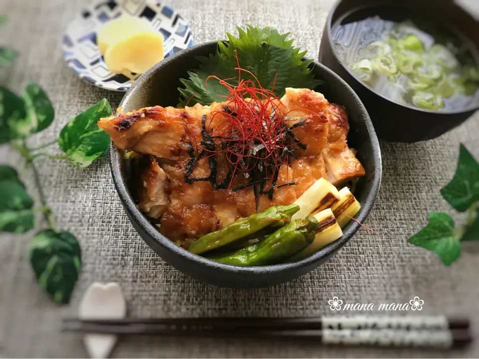 胸肉で照り焼きチキン丼💓|まなまな♡さん