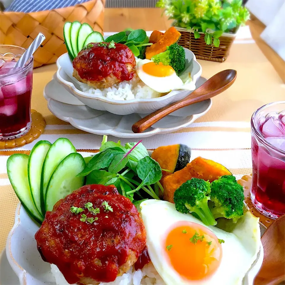 ロコモコ丼でおひるごはん🥢*･|mou mouさん