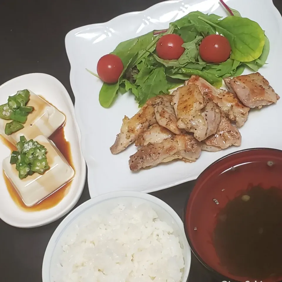 Snapdishの料理写真:鶏もものガーリックペッパー焼き|Yukiさん