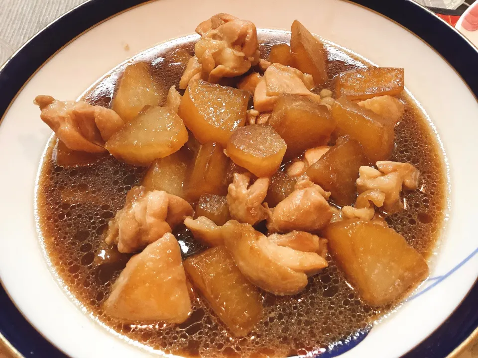 鶏肉と大根の煮込み😋|アライさんさん