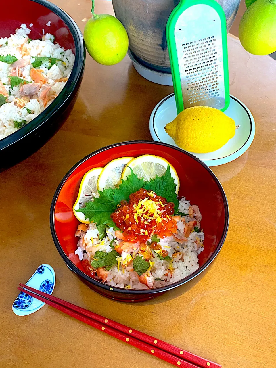 鮭カマとイクラの親子丼　レモンの香り🍋|Miki (^_−)−☆さん