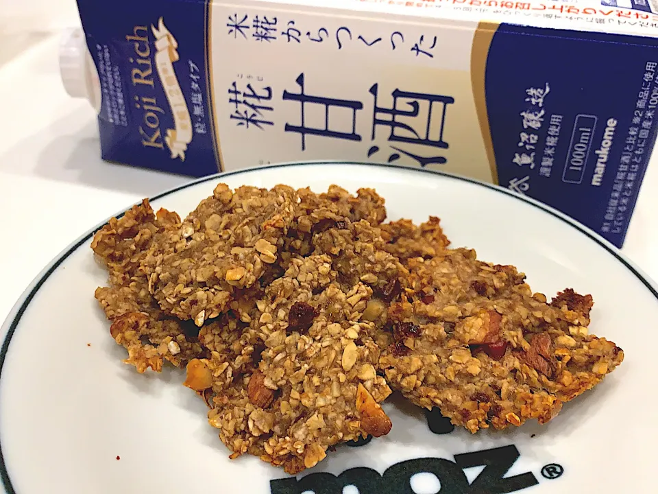 Snapdishの料理写真:バナナと甘酒のオートミールクッキー|のりちさん