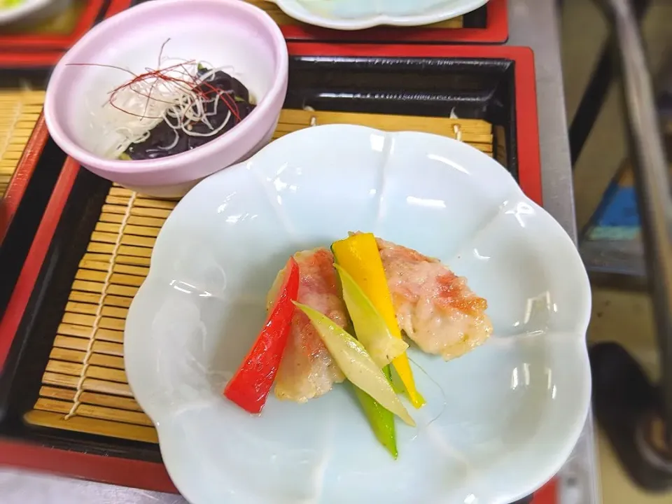 ✨生ナスの煮浸し〜白髪葱と糸唐辛子〜
＆
金目鯛〜胡瓜とセロリ〜の柚子胡椒炒め✨|佐藤仁さん