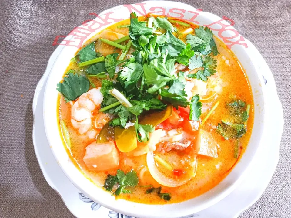 Tom Yum Seafood Emak Nasi Box|emak naboxさん