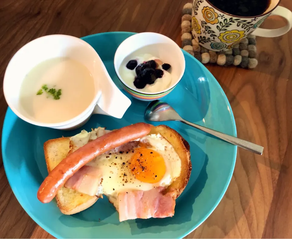 ささっと簡単朝ごはん●冷え冷えカブのポタージュと目玉焼きトースト|こんぶさん