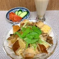 Snapdishの料理写真:本日の朝食🥛パングラタン🍞カルボナーラソースの残りを使ってみました😅豆乳は欠かせません😄|ゆきりんさん