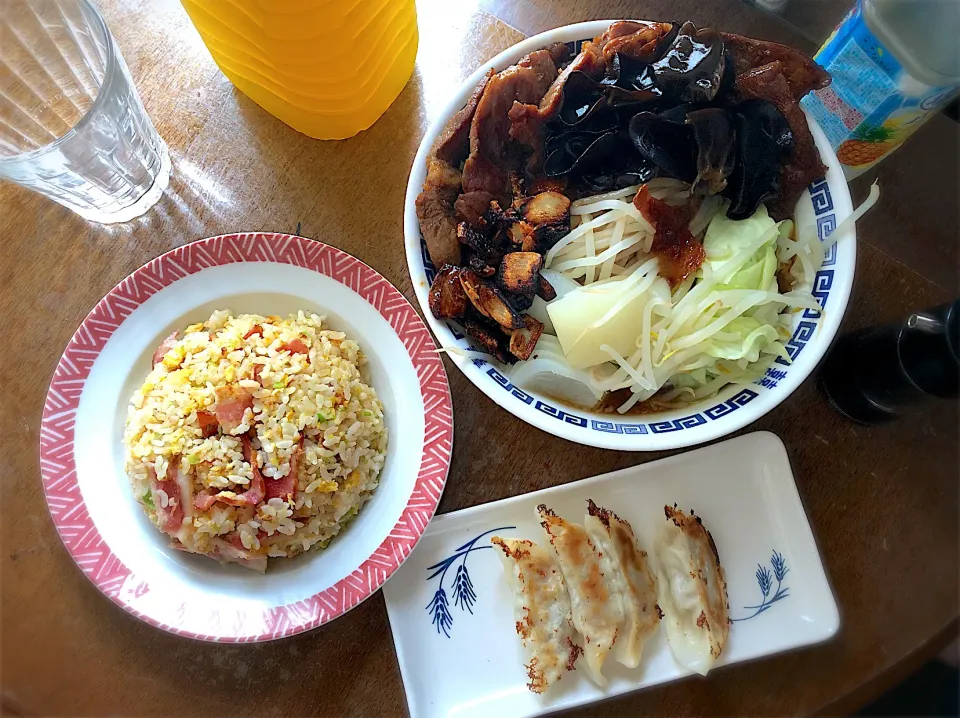 ラーメンとチャーハンと餃子🥟|かさちゃんさん