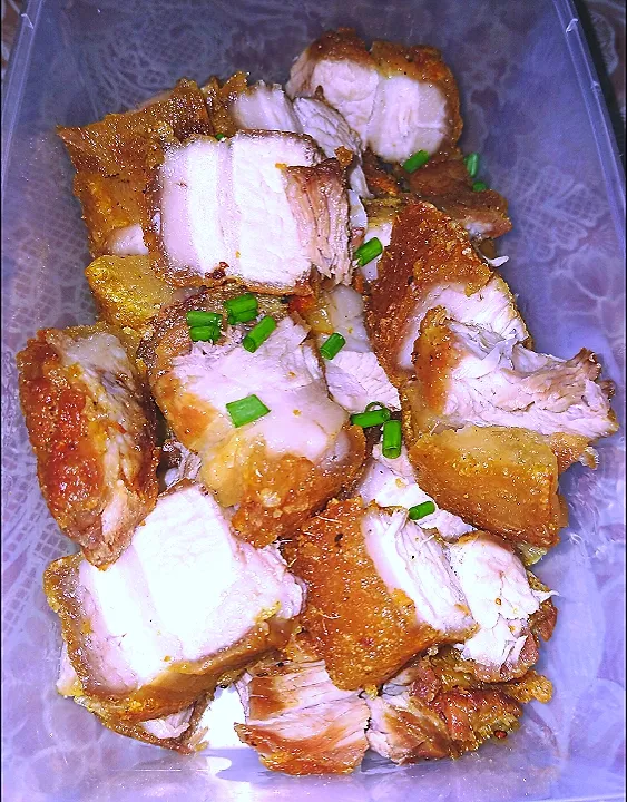 lechon kawali|Joseph T. Dela Torreさん