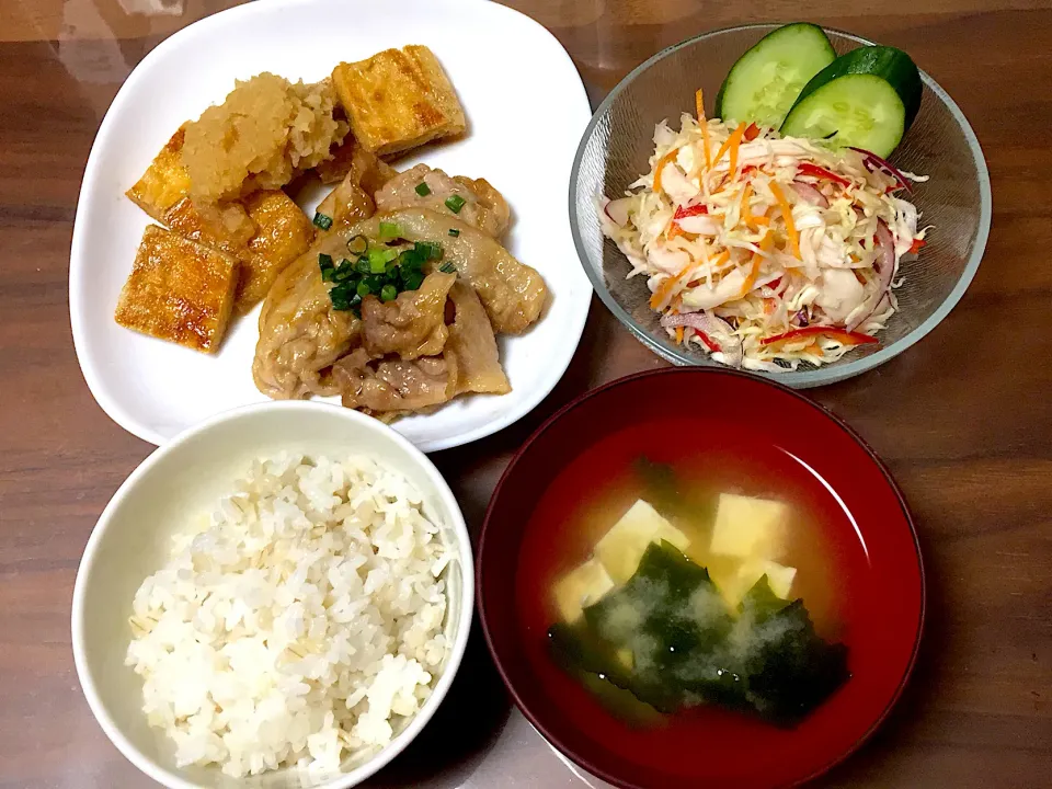 豚ももの鍬焼き 油揚げのおろし照り焼き サラダ 豆腐とわかめの味噌汁|おさむん17さん