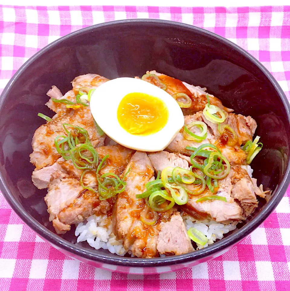 Snapdishの料理写真:手作りチャーシュー丼です🌸🍃|sucreroomさん