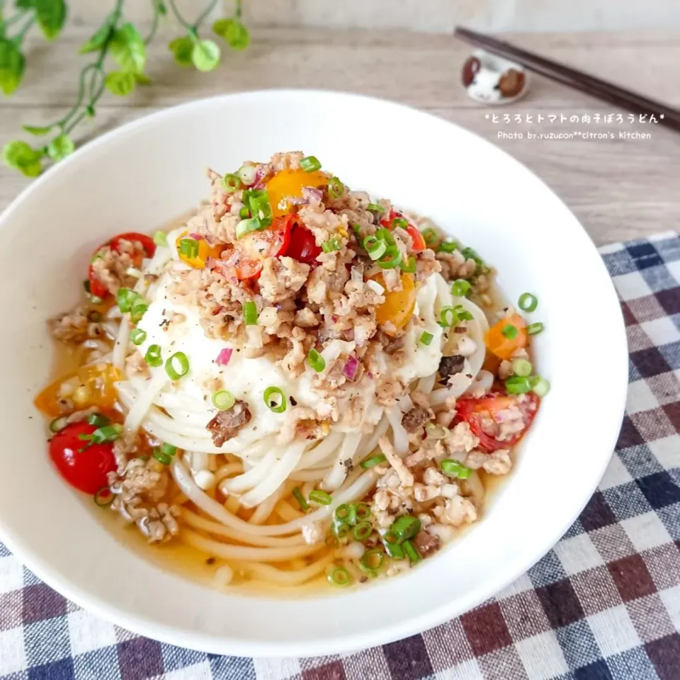 Snapdishの料理写真:とろろとトマトの肉そぼろうどん*˖°✾|ゆずぽんさん