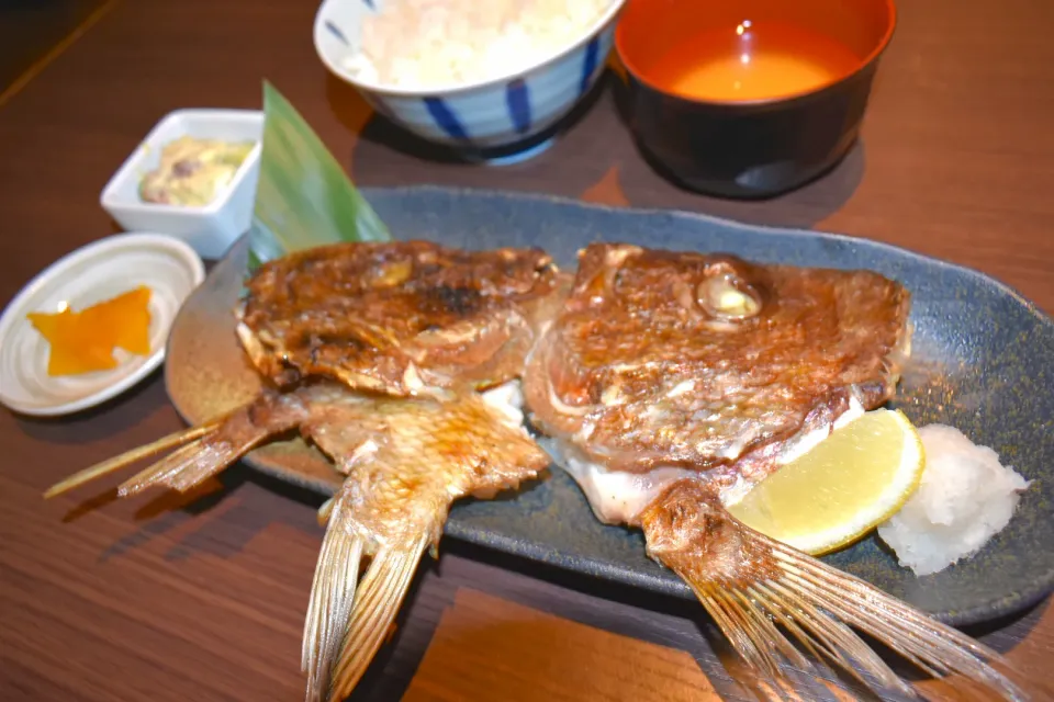 真鯛のカブト焼き定食|Ikuta Haruyaさん